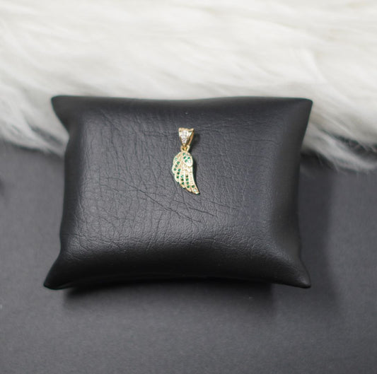 DIJE ALAS DORADO PIEDRAS VERDES