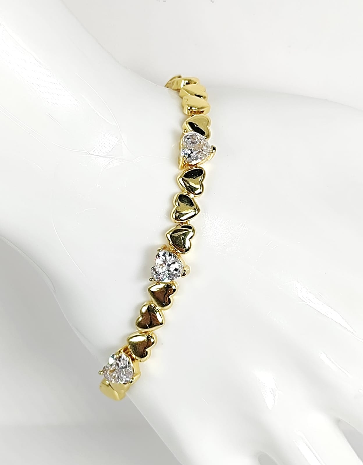 MANILLA DORADA DE CORAZON Y CRISTALES